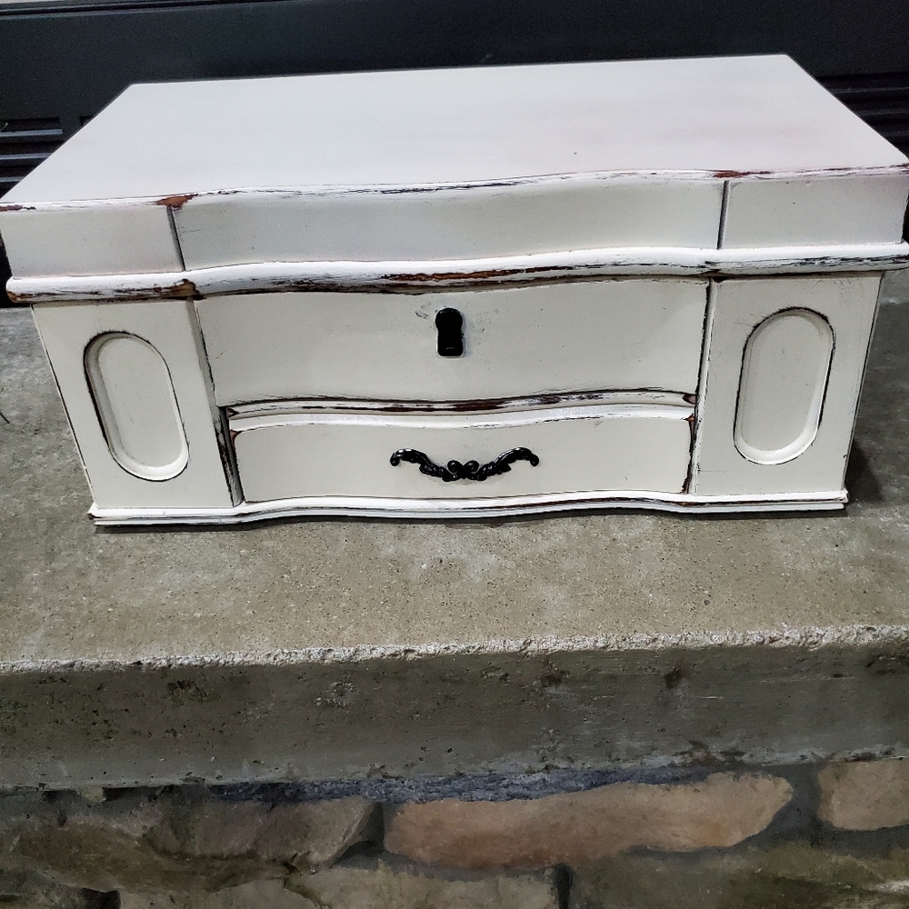 Vintage distressed Farmhouse Rustic jewelry box
